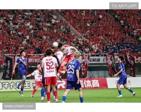 中国足球联赛迎来新赛季揭幕战 多支强队争夺冠军席位激战正酣 中国足球联赛迎来新赛季揭幕战 多支强队争夺冠军席位激战正酣