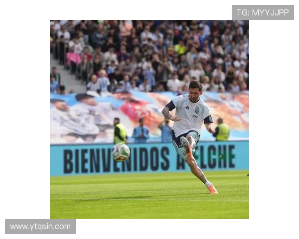 梅西归队后首度亮相巴萨训练场，球迷期待大展宏图